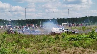 Wyścigi wraków znów na Kurpiach. Tłumy kibiców i wielkie emocje