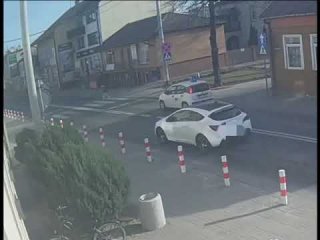 3 tysiące złotych mandatu za ten manewr. Pieszy miał dużo szczęścia