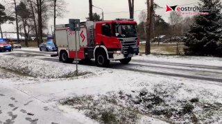 Uwaga wypadek! W zderzeniu busa i osobówki poszkodowane dwie osoby