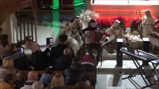 Występ dzieci z Zespołu Szkół SIGiE w kościele św. Wojciecha