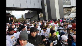 Bieg Tropem Wilczym 2023 w Ostrołęce. Setki biegaczy na trasie
