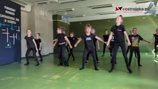 Taniec robotów "Dziewczyny z dziesiątki"