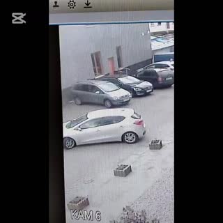 Kolizja na parkingu przy Inwalidów Wojennych